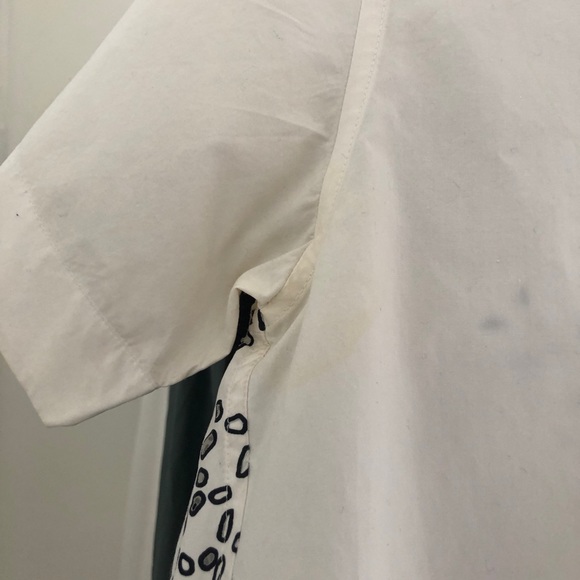 SACAI laser cut cotton short sleeve blouse, black collar and detailing (sze 2/M) - Picture 10 of 16